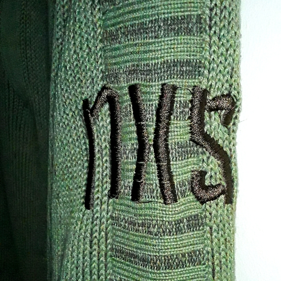 No Excess Sweater - Picture 7 of 8